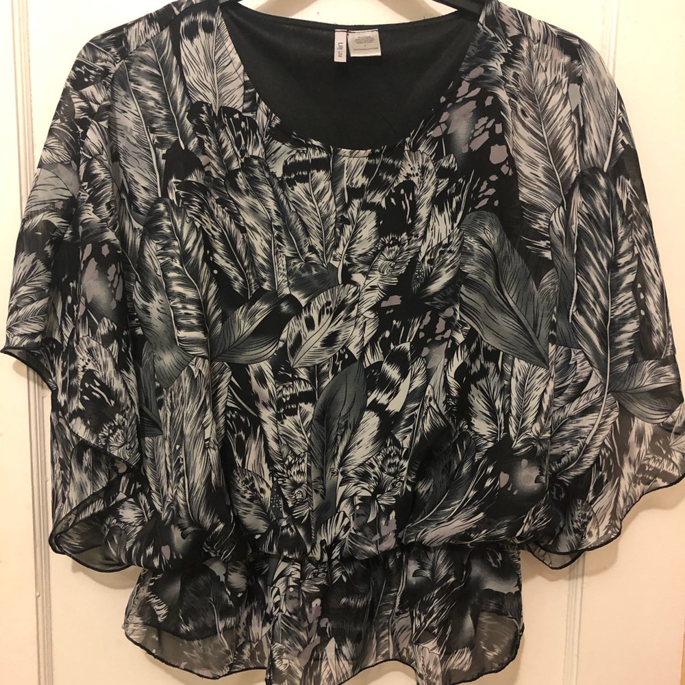 White and Black Short Sleeve Top
